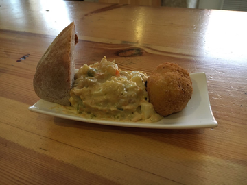 ENSALADILLA Y CROQUETAS DE MAMÁ MARÍA