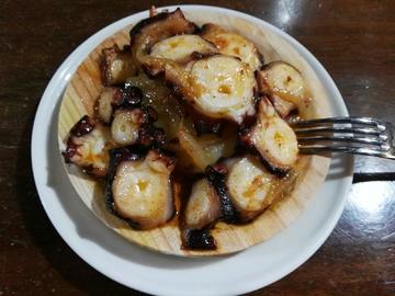 Pulpo da ría encebolado