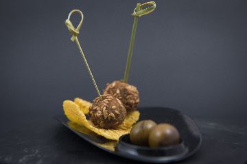 Chupachús de poldro galego con sementes de lino, pataca reixa e ameixas salvaxes