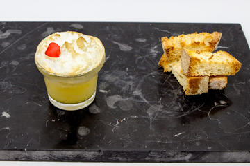 Pincho: Mini soufflé cremoso con albariño 