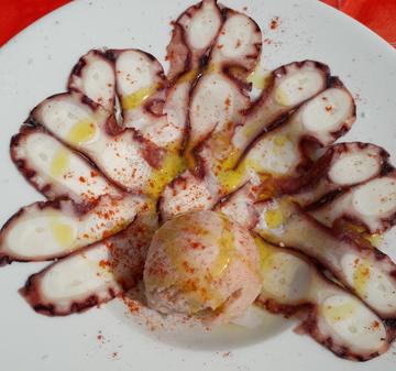 Carpaccio de Pulpo con helado de Pulpo a Feira 