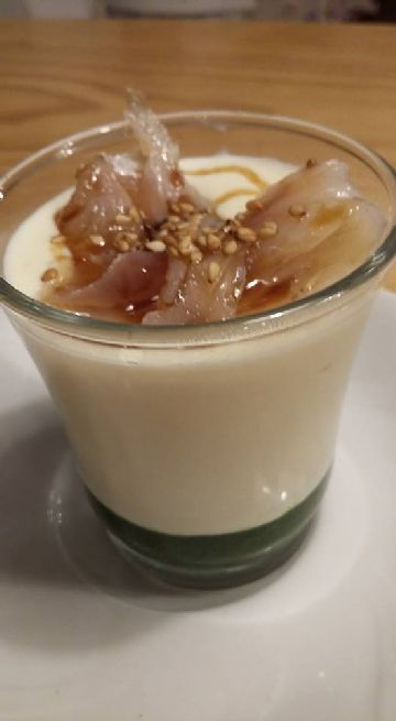 Bacallao afumado con crema de queixo San Simón e xelatina de espinacas