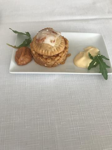 EMPANADILLA MEDITERRÁNEA CON VEO DE GAMBA E RISOTO DE TRIPO