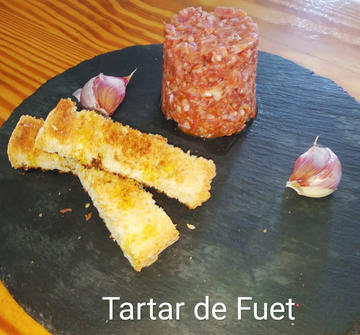 Tartar de fuet. Tartar de fuet.