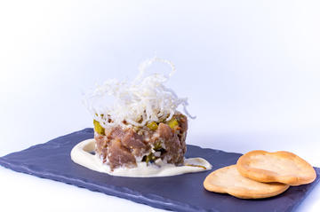 TARTAR DE ATÚN CON MOUSELINA DE WASABI