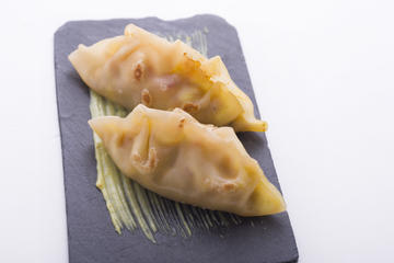 Gyoza de polo e lagostino coco-curri