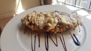 Tosta de queso de cabra con cebolla caramelizada