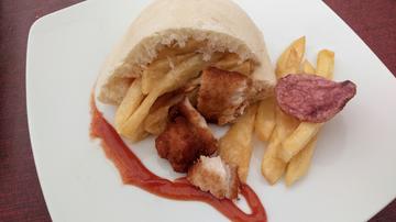PEKETAPA: Mini kebab de pollo y patatas fritas