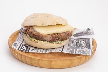 Burguer de lacón con grelos  |  2€