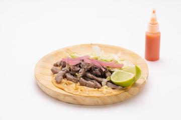 Taco de rubia galega e tuétano  |  3€