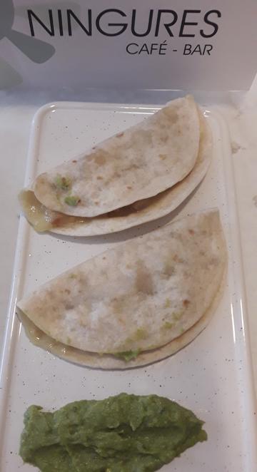 Quesadilla de Pollo con Queixo San Simón.