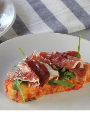 TOSTA SALADA DE TOMATE Y JAMÓN IBÉRICO