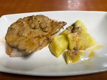 TAPA LOMO DE LA SIERRA CON PATATAS DE LA HUERTA