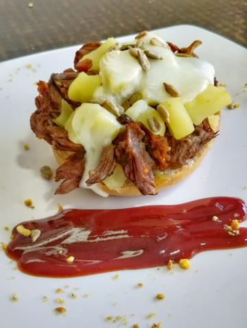 TOSTA DE CARRILLADA