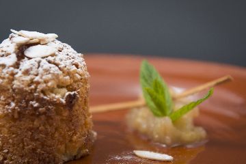 Torta de améndoa do convento con base de mazá