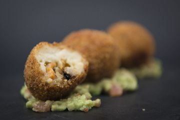 Croquetas de Mexillón de Galicia con guacamole