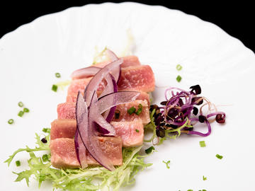 Tataki acevichado de atún rojo