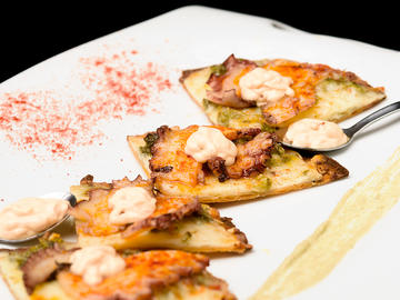 Nachos de carpaccio de pulpo